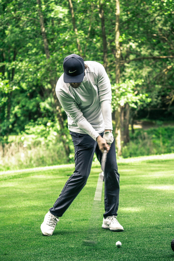 how to hold a golf club